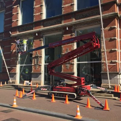 Hinowa LL26.14 spinhoogwerker  van Safety Lift renovatie museum.