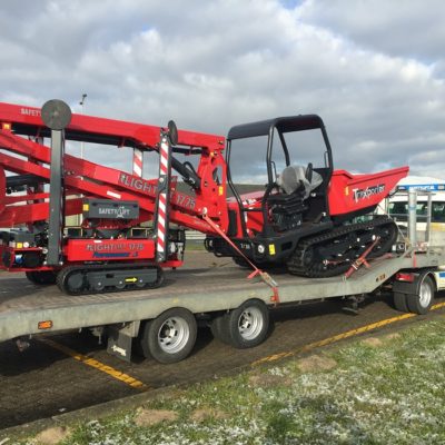 Safety Lift vracht met Hinowa machines onderweg voor afglevering